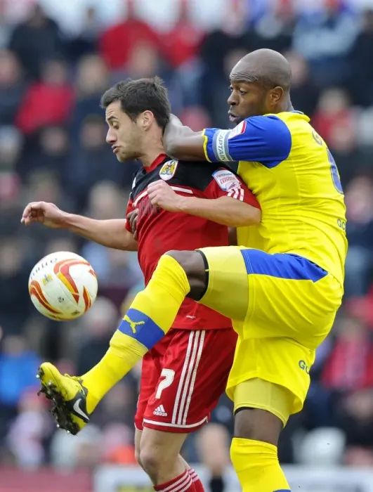 Framed Print : Aerial Clash: Sam Baldock vs Anthony Gardner, Bristol City vs Sheffield Wednesday Framed Print : Aerial Clash: Sam Baldock vs Anthony Gardner, Bristol City vs Sheffield Wednesday