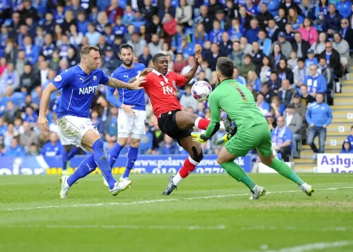 Framed Print : Agard Thwarted by Lee: Chesterfield vs. Bristol City, 2015