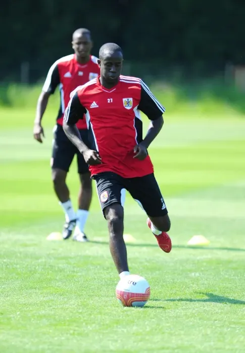 Framed Print : Albert Adomah: Unwavering Concentration during Bristol City's Pre-season Training
