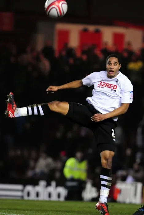 Framed Print : Ashley Williams at Ashton Gate: Bristol City vs Swansea City Championship Clash (01 / 02 / 2011) Framed Print : Ashley Williams at Ashton Gate: Bristol City vs Swansea City Championship Clash (01 / 02 / 2011)