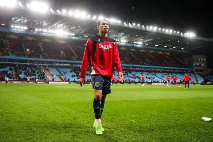 Framed Print : Aston Villa vs. Bristol City: Zak Vyner in Action at Villa Park (Sky Bet EFL Championship, 2017) Framed Print : Aston Villa vs. Bristol City: Zak Vyner in Action at Villa Park (Sky Bet EFL Championship, 2017)