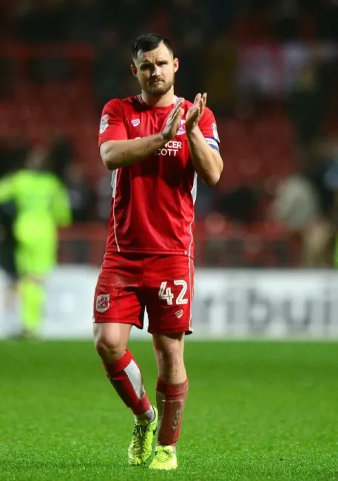 Framed Print : Bailey Wright in Action: Bristol City vs Fulham, Ashton Gate, 2017