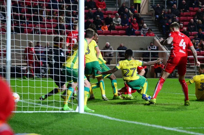Framed Print : Bailey Wright Scores the Equalizer: Bristol City vs. Norwich City, 7 March 2017 Framed Print : Bailey Wright Scores the Equalizer: Bristol City vs. Norwich City, 7 March 2017