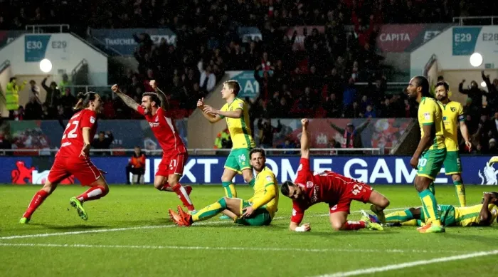 Framed Print : Bailey Wright's Equalizer: Bristol City vs Norwich City in Sky Bet Championship (07 / 03 / 2017)