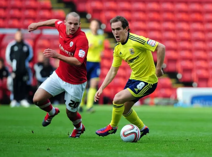 Framed Print : Barnsley vs. Bristol City: Neil Kilkenny and Danny Drinkwater Battle for Championship Supremacy (October 2011) Framed Print : Barnsley vs. Bristol City: Neil Kilkenny and Danny Drinkwater Battle for Championship Supremacy (October 2011)