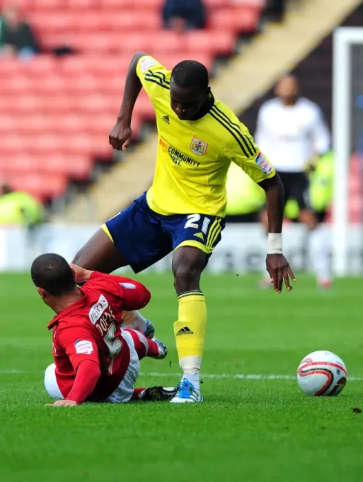 Framed Print : Barnsley vs. Bristol City: Kalifa Cisse vs. Nathan Doyle Battle for Possession in Championship Match, October 2011 Framed Print : Barnsley vs. Bristol City: Kalifa Cisse vs. Nathan Doyle Battle for Possession in Championship Match, October 2011