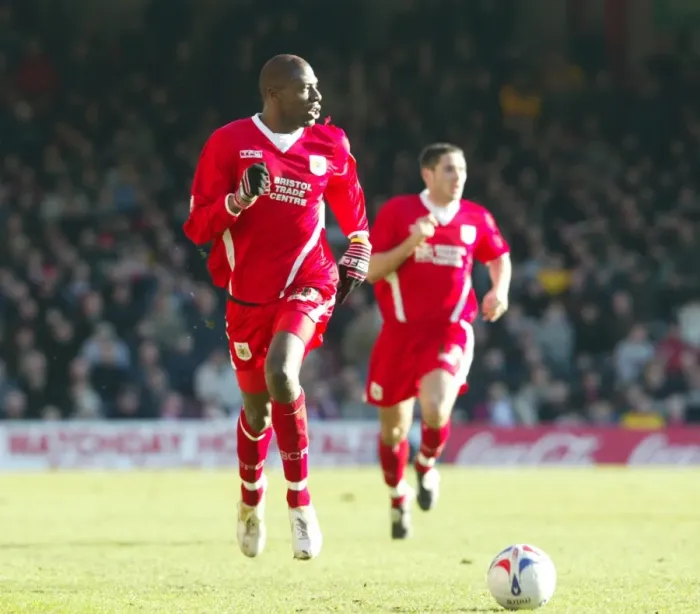 Framed Print : Bas Savage in Action for Bristol City Football Club (05-06) Framed Print : Bas Savage in Action for Bristol City Football Club (05-06)