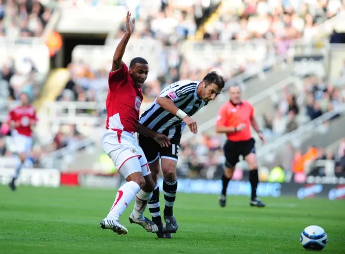 Framed Print : Battle of the Field: Newcastle Utd vs. Bristol City (Season 09-10) Framed Print : Battle of the Field: Newcastle Utd vs. Bristol City (Season 09-10)