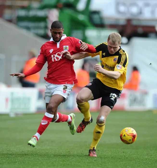 Framed Print : Battling for the Ball: Mark Little vs. James McEveley, Bristol City vs. Sheffield United, February 14, 2015 Framed Print : Battling for the Ball: Mark Little vs. James McEveley, Bristol City vs. Sheffield United, February 14, 2015