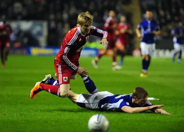 Framed Print : Battling for the Ball: Mee vs. Clarkson in the Intense Championship Clash between Leicester City and Bristol City (18 / 02 / 2011)