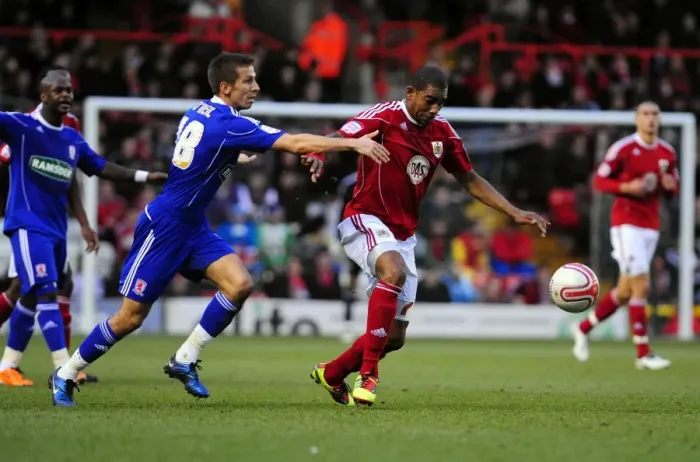 Framed Print : Battling for Championship Supremacy: Elliott vs. O'Neil, Bristol City vs. Middlesbrough (15 / 01 / 2011) Framed Print : Battling for Championship Supremacy: Elliott vs. O'Neil, Bristol City vs. Middlesbrough (15 / 01 / 2011)