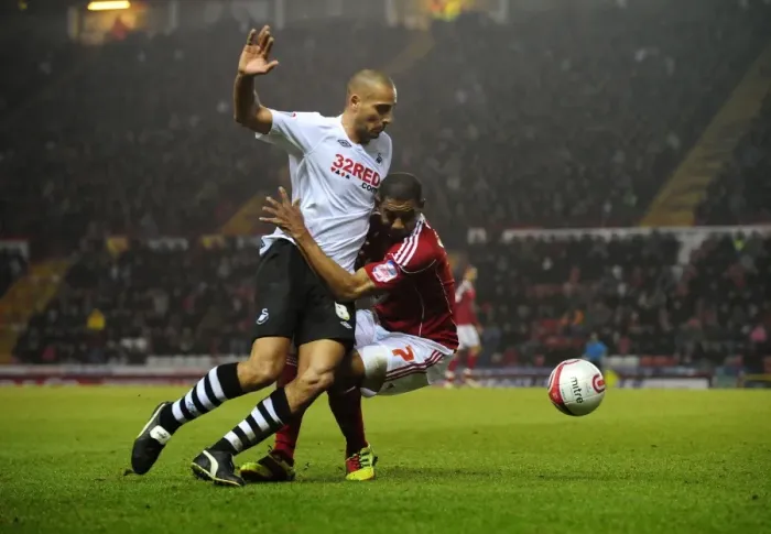 Framed Print : Battling for Championship Supremacy: Marvin Elliott vs. Darren Pratley (Bristol City vs. Swansea City, 2011)