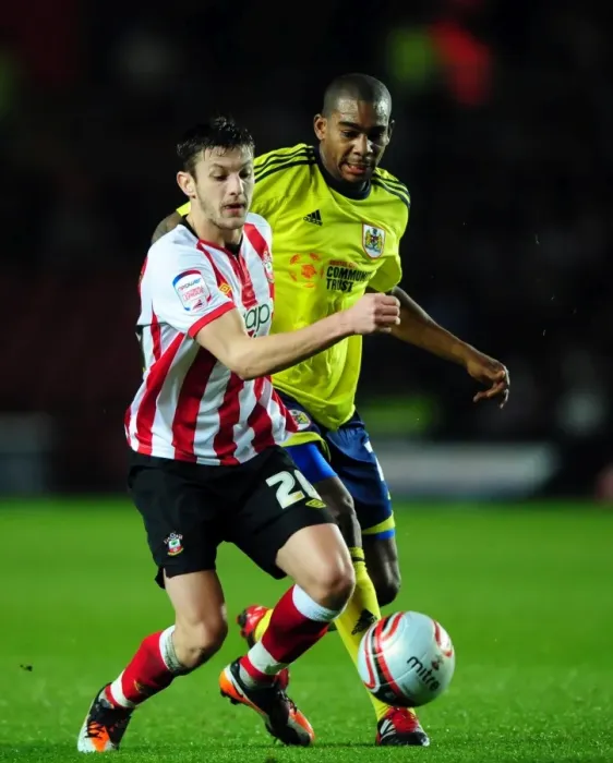 Framed Print : Battling for Championship Supremacy: Marvin Elliott vs. Adam Lallana (December 2011) Framed Print : Battling for Championship Supremacy: Marvin Elliott vs. Adam Lallana (December 2011)