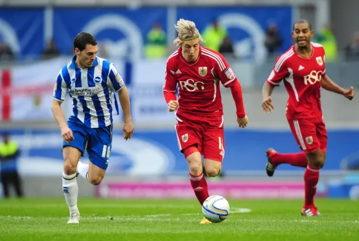 Framed Print : Battling for Championship Supremacy: Woolford vs. Sparrow, Brighton vs. Bristol City (14 / 01 / 2012)