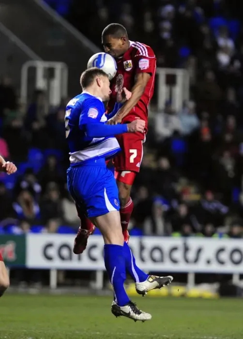 Framed Print : Battling for Control: Elliott vs. Mills in the Intense Championship Showdown between Reading and Bristol City (December 26, 2010)