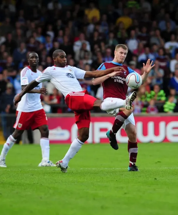Framed Print : Battling for Control: Elliott vs. O'Connor in Scunthorpe United vs. Bristol City Championship Showdown, September 11, 2010