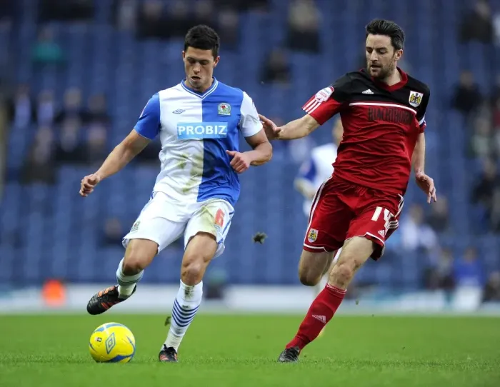 Framed Print : Battling for Control: Skuse vs. Lowe in FA Cup Showdown