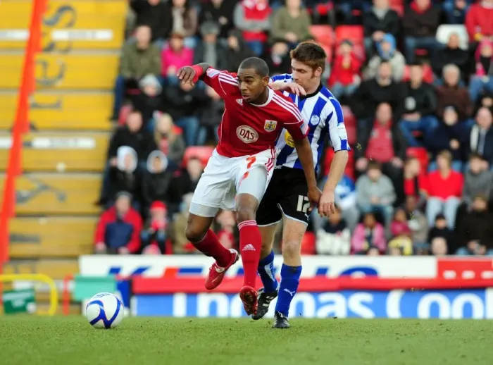 Framed Print : Battling for FA Cup Victory: Marvin Elliott vs. James O'Connor (Bristol City vs. Sheffield Wednesday, 2011)