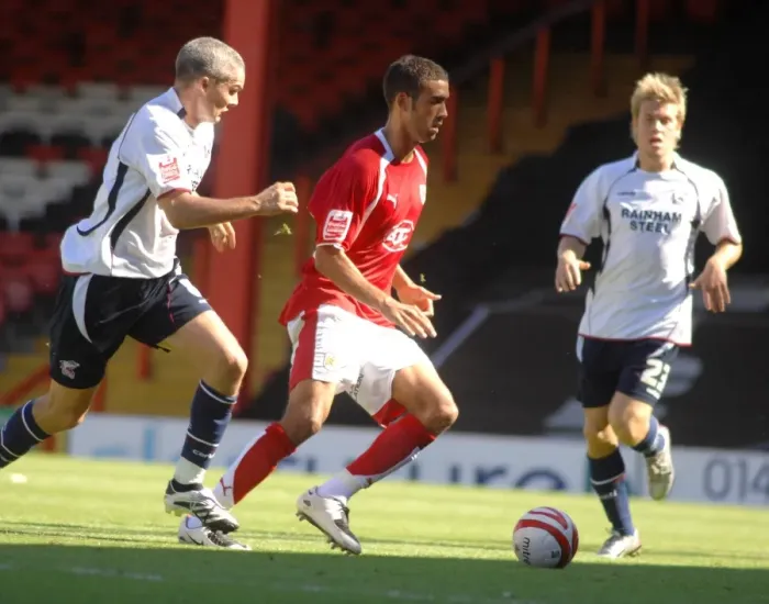 Framed Print : Battling Liam Fontaine: A Football Rivalry - Bristol City vs Scunthorpe United Framed Print : Battling Liam Fontaine: A Football Rivalry - Bristol City vs Scunthorpe United