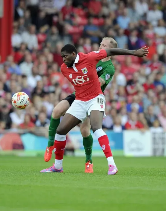 Framed Print : Battling for Supremacy: Jay Emmanuel-Thomas vs Neil Bishop in Bristol City vs Scunthorpe United Football Match Framed Print : Battling for Supremacy: Jay Emmanuel-Thomas vs Neil Bishop in Bristol City vs Scunthorpe United Football Match