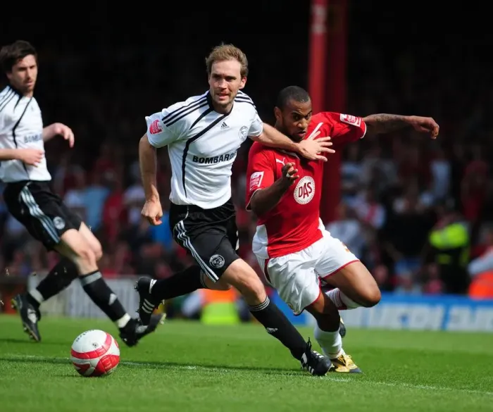 Framed Print : Battling for Supremacy: Anderson vs. Haynes in the Championship Clash between Bristol City and Derby County (24 / 04 / 2010)