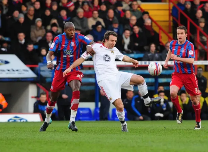 Framed Print : Battling for Supremacy: Brett Pitman vs. Anthony Gardner in Championship Clash between Crystal Palace and Bristol City (January 2011)