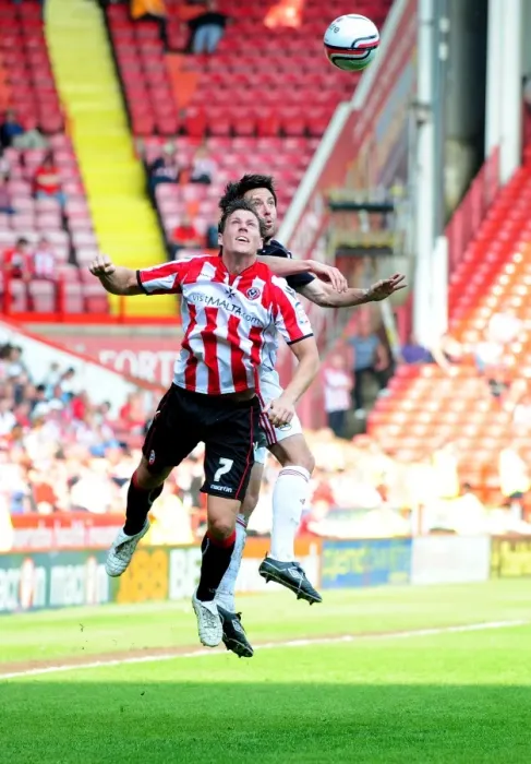 Framed Print : Battling for Supremacy: Cole Skuse vs. Darius Henderson in Sheffield United vs. Bristol City Championship Clash (23 / 04 / 2011)
