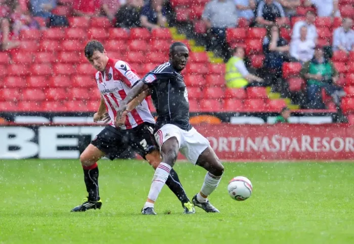 Framed Print : Battling for Supremacy: Damion Stewart vs. Darius Henderson in Sheffield United vs. Bristol City Championship Clash, April 2011 Framed Print : Battling for Supremacy: Damion Stewart vs. Darius Henderson in Sheffield United vs. Bristol City Championship Clash, April 2011