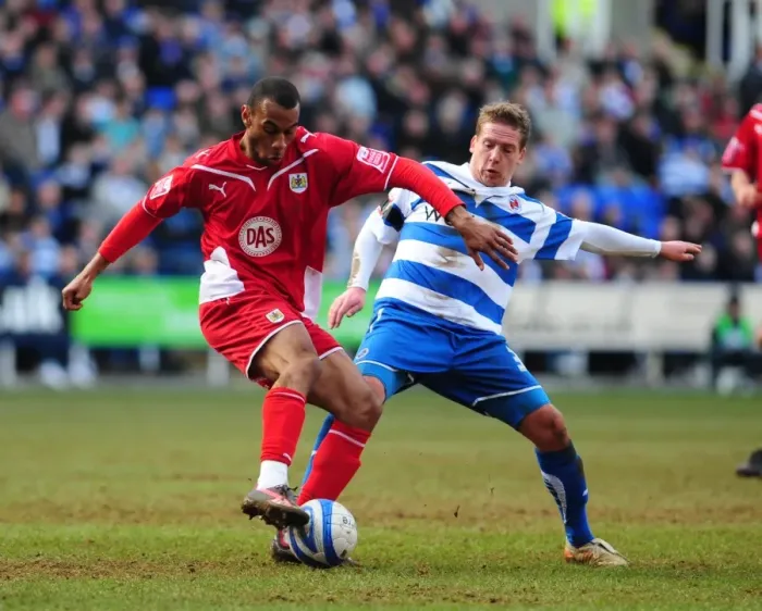 Framed Print : Battling for Supremacy: Haynes vs. Howard in the Championship Clash between Reading and Bristol City (13 / 03 / 2010) Framed Print : Battling for Supremacy: Haynes vs. Howard in the Championship Clash between Reading and Bristol City (13 / 03 / 2010)