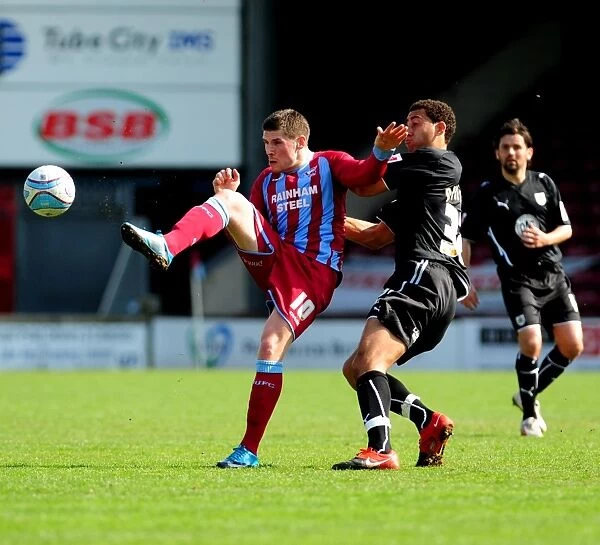 Battling for Supremacy: Hooper vs. Nyatanga in the Championship Clash between Scunthorpe and Bristol City (17 / 04 / 2010)