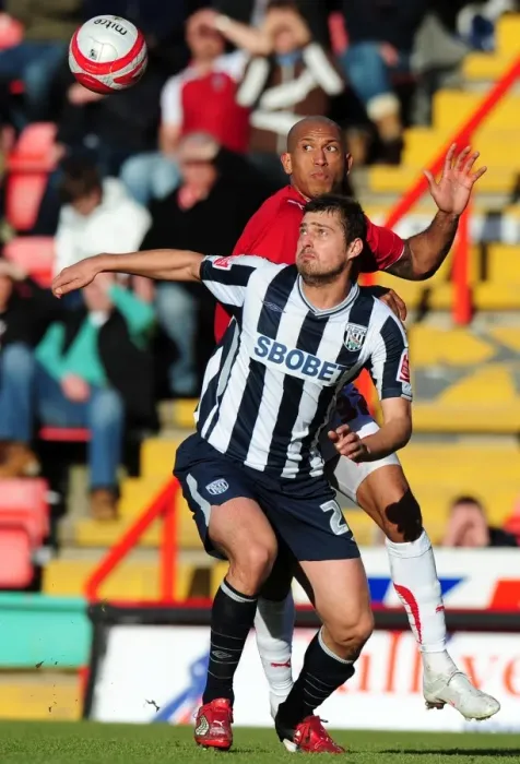 Framed Print : Battling for Supremacy: Iwelumo vs. Tamas in the Championship Clash between Bristol City and West Bromwich Albion (February 2010) Framed Print : Battling for Supremacy: Iwelumo vs. Tamas in the Championship Clash between Bristol City and West Bromwich Albion (February 2010)