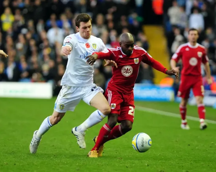 Framed Print : Battling for Supremacy: Jamal Campbell-Ryce vs. Jonathan Howson in Leeds United vs. Bristol City Championship Clash, 13 / 11 / 2010