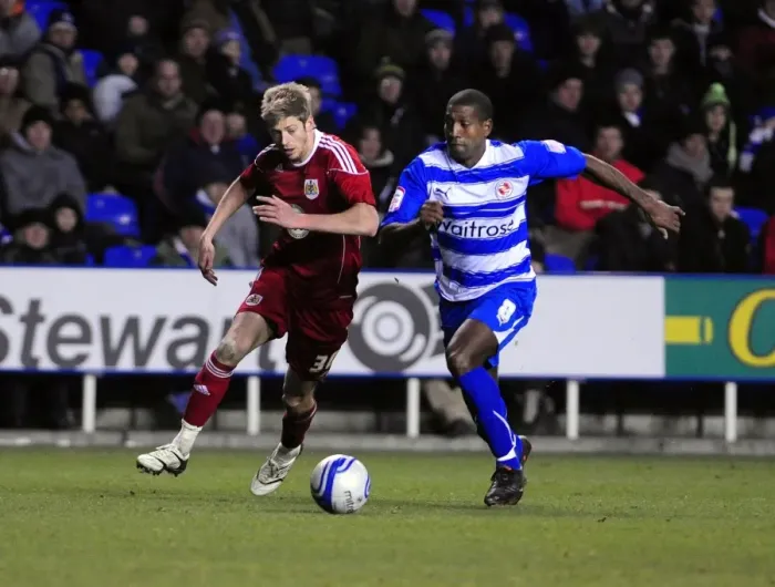 Framed Print : Battling for Supremacy: Jon Stead vs. Mikele Leigertwood in the Championship Clash between Reading and Bristol City (December 26, 2010) Framed Print : Battling for Supremacy: Jon Stead vs. Mikele Leigertwood in the Championship Clash between Reading and Bristol City (December 26, 2010)