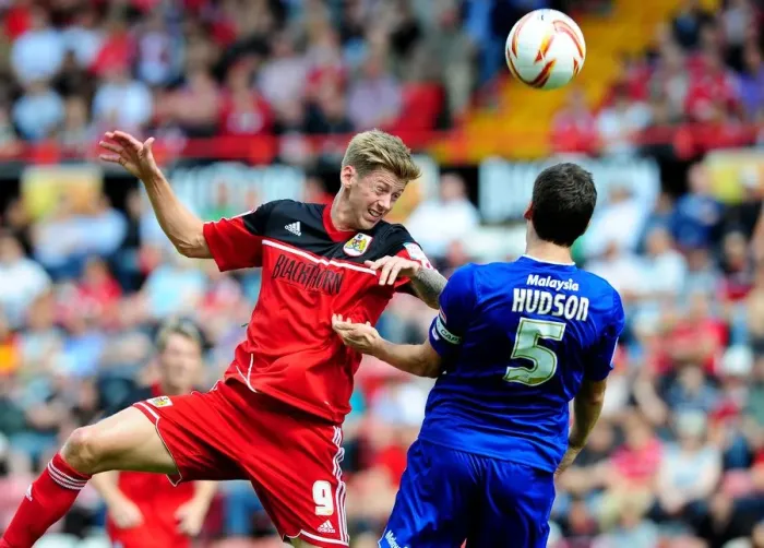 Framed Print : Battling for Supremacy: Jon Stead vs Mark Hudson in the Bristol City vs Cardiff City Championship Clash