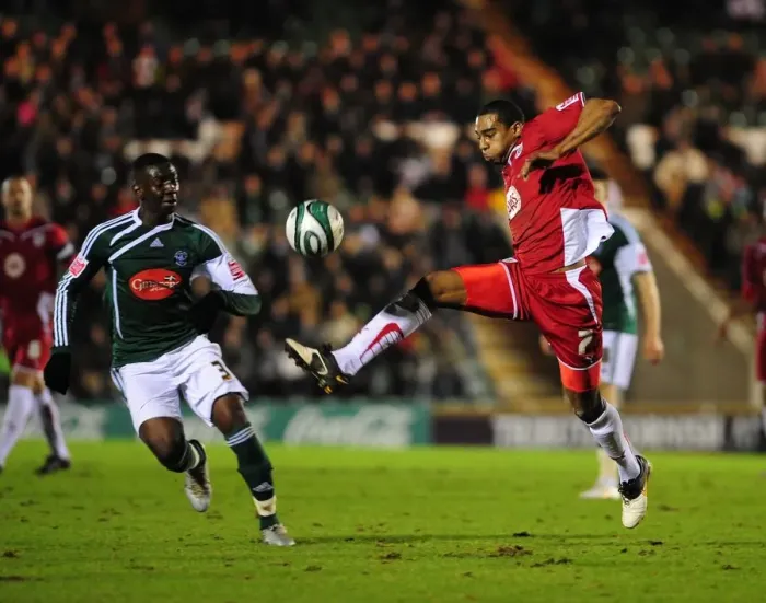 Framed Print : Battling for Supremacy: Marvin Elliott vs. Yannick Bolasie in the Championship Clash between Plymouth Argyle and Bristol City (16-03-2010) Framed Print : Battling for Supremacy: Marvin Elliott vs. Yannick Bolasie in the Championship Clash between Plymouth Argyle and Bristol City (16-03-2010)
