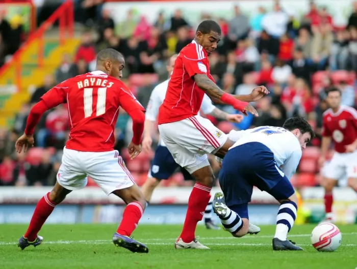 Framed Print : Battling for Supremacy: Marvin Elliott vs. Keith Treacy in the Championship Clash between Bristol City and Preston North End Framed Print : Battling for Supremacy: Marvin Elliott vs. Keith Treacy in the Championship Clash between Bristol City and Preston North End