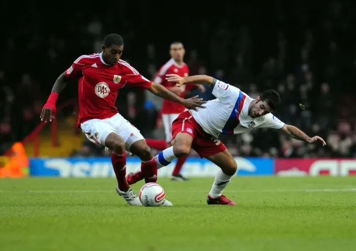 Framed Print : Battling for Supremacy: Marvin Elliott vs. Pablo Counago in the Championship Clash between Bristol City and Crystal Palace (December 2010) Framed Print : Battling for Supremacy: Marvin Elliott vs. Pablo Counago in the Championship Clash between Bristol City and Crystal Palace (December 2010)
