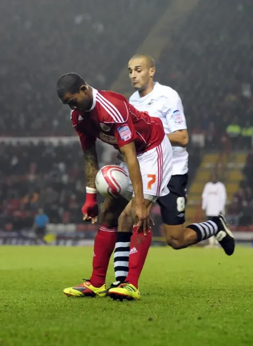 Framed Print : Battling for Supremacy: Marvin Elliott vs. Darren Pratley in the Intense Championship Clash between Bristol City and Swansea City (01 / 02 / 2011) Framed Print : Battling for Supremacy: Marvin Elliott vs. Darren Pratley in the Intense Championship Clash between Bristol City and Swansea City (01 / 02 / 2011)