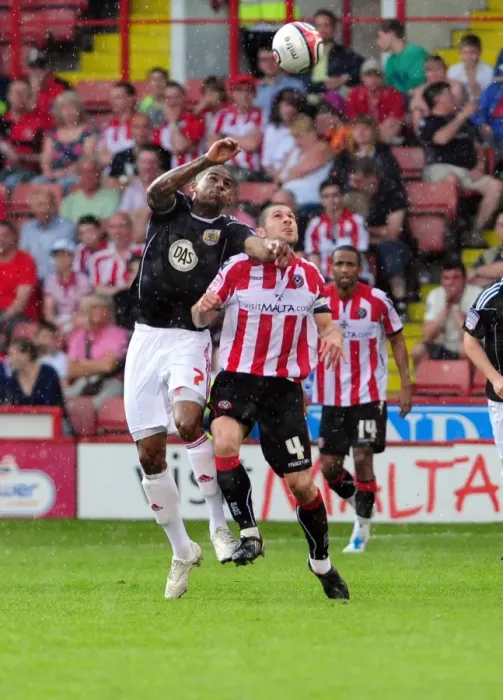 Framed Print : Battling for Supremacy: Marvin Elliott vs. Nick Montgomery in Sheffield United vs. Bristol City Championship Clash, 23rd April 2011 Framed Print : Battling for Supremacy: Marvin Elliott vs. Nick Montgomery in Sheffield United vs. Bristol City Championship Clash, 23rd April 2011
