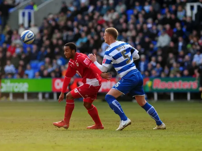 Framed Print : Battling for Supremacy: Maynard vs. Mills in the Championship Clash between Reading and Bristol City (13 / 03 / 2010) Framed Print : Battling for Supremacy: Maynard vs. Mills in the Championship Clash between Reading and Bristol City (13 / 03 / 2010)