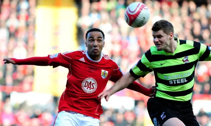 Framed Print : Battling for Supremacy: Maynard vs. Nelson in the 2010 Championship Clash between Bristol City and Scunthorpe United