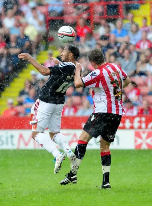 Framed Print : Battling for Supremacy: Maynard vs. Lowry in the Championship Clash between Sheffield United and Bristol City (April 2011)