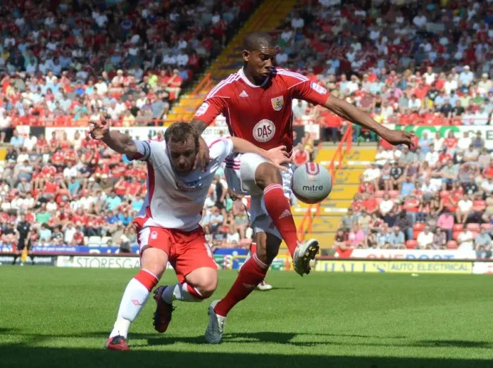 Framed Print : Battling for Supremacy: McKenna vs. Elliott in the Championship Clash between Bristol City and Nottingham Forest (25 / 04 / 2011) Framed Print : Battling for Supremacy: McKenna vs. Elliott in the Championship Clash between Bristol City and Nottingham Forest (25 / 04 / 2011)