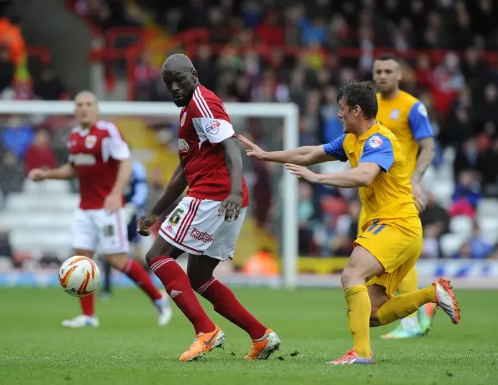 Framed Print : Battling for Supremacy: Nyron Nosworthy vs. Lee Holmes in Bristol City vs. Preston North End Clash