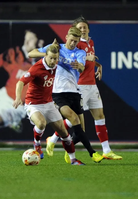 Framed Print : Battling for Supremacy: Wade Elliott vs. Jonathan Stead in the Intense Clash between Bristol City and Bradford City Framed Print : Battling for Supremacy: Wade Elliott vs. Jonathan Stead in the Intense Clash between Bristol City and Bradford City