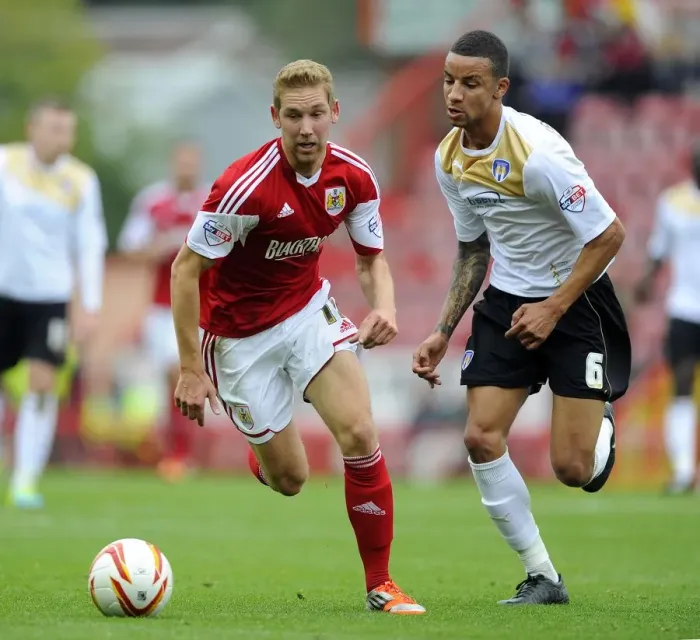 Framed Print : Battling for Supremacy: Wagstaff vs Eastmond in Sky Bet League One Clash Framed Print : Battling for Supremacy: Wagstaff vs Eastmond in Sky Bet League One Clash
