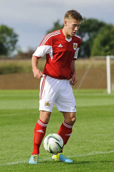 Ben Withey in Action: Bristol City U18 vs Brighton & Hove Albion U18 Football Match
