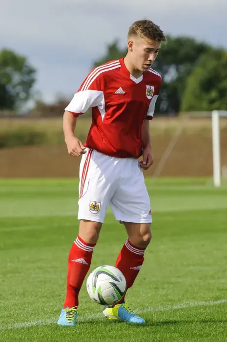 Framed Print : Ben Withey in Action: Bristol City U18 vs Brighton & Hove Albion U18 Football Match