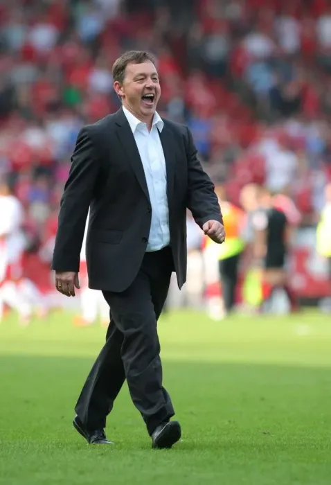 Framed Print : Billy Davies Celebrates Promotion: Nottingham Forest Secures Championship Win vs. Bristol City (25-04-2011)