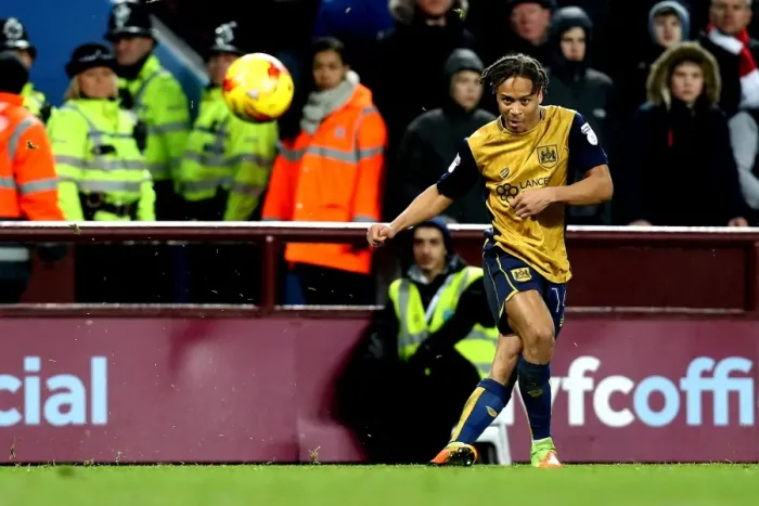Framed Print : Bobby Reid in Action: Aston Villa vs. Bristol City, 2017 Framed Print : Bobby Reid in Action: Aston Villa vs. Bristol City, 2017